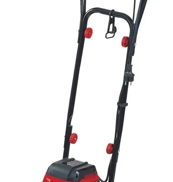 Motobineuse électrique Einhell GC-RT 1440 M rouge et noire avec ses fraises, ses roues et son guidon pliable, sur fond blanc