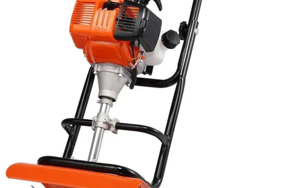 Mini motobineuse thermique Vevor 139F orange et noire, moteur 4 temps, quatre dents et deux roues, sur fond blanc