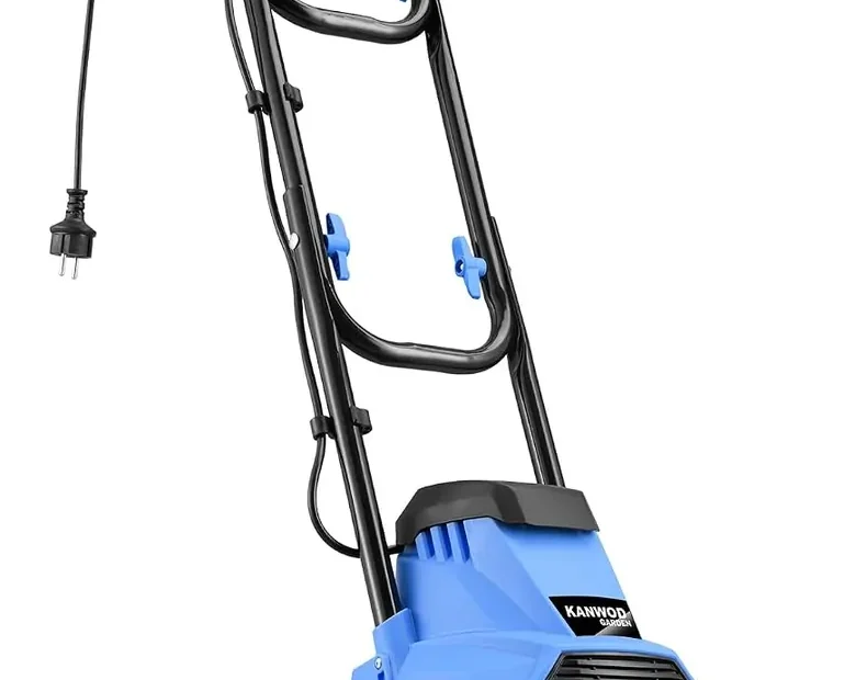 Motobineuse électrique Kanwod KGATI-1036 bleue et noire, quatre fraises et guidon, vue de trois quarts sur fond blanc