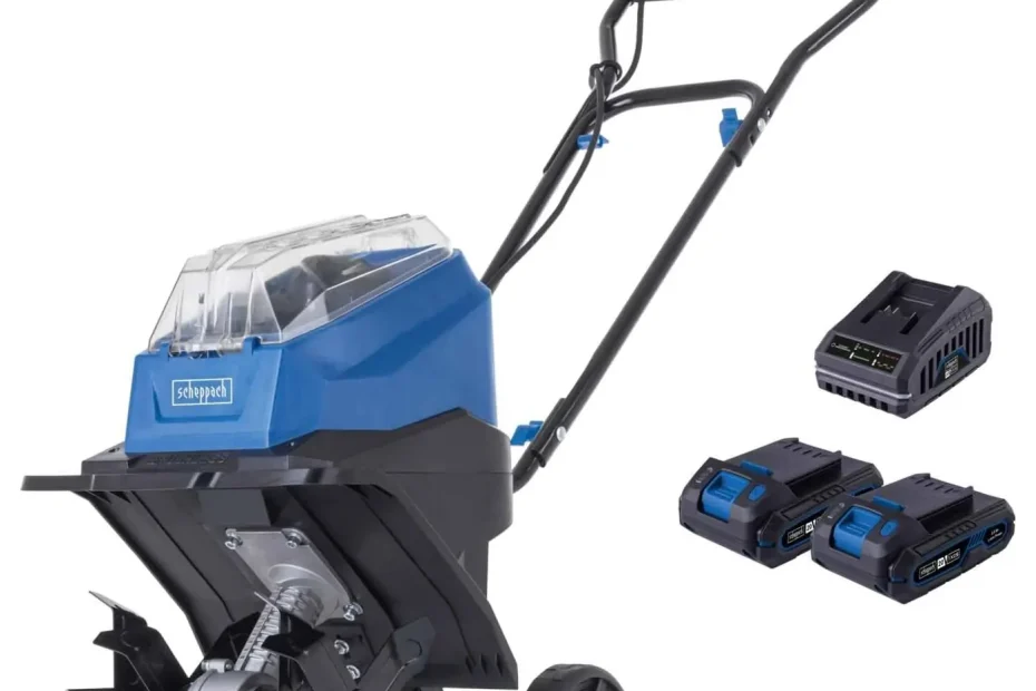 Motobineuse sans fil Scheppach BC-MT300-X bleue avec ses deux batteries 20 V et son chargeur, sur fond blanc